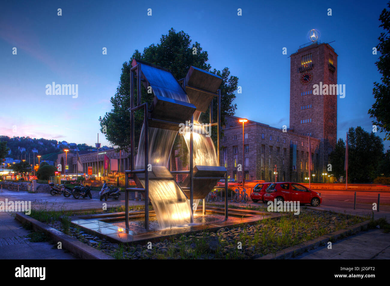 DEU, Deutschland, Stuttgart : Hauptbahnhof (2009) en Abenddaemmerung | Gare centrale principale au crépuscule, Stuttgart, Bade-Wurtemberg, Allemagne, E Banque D'Images