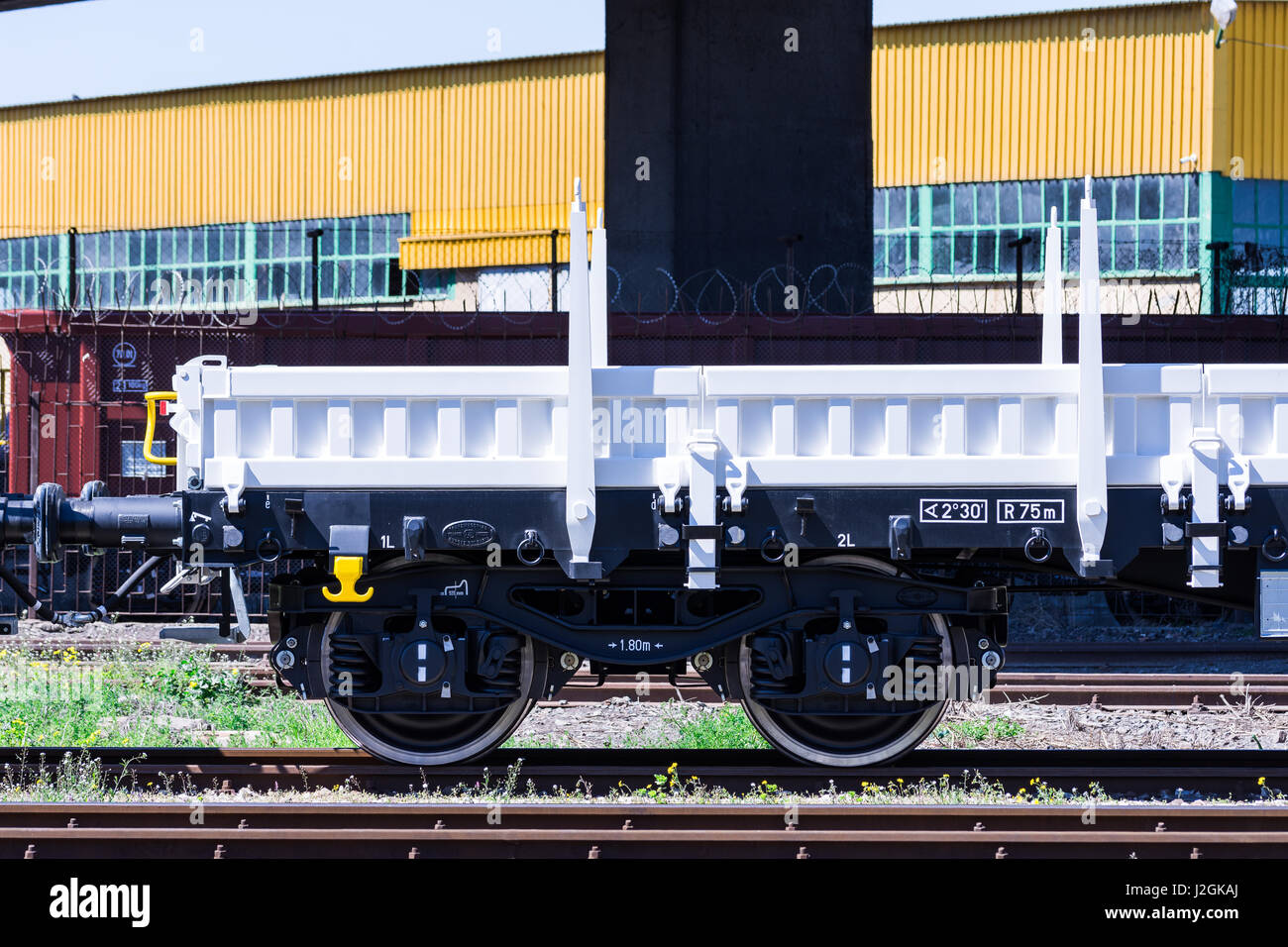 Burgas, Bulgarie - 20 mars 2017 - cargo train fret 4Roues - plat à essieux Type:Rens Modèle:192, B - Annonce Transvagon Banque D'Images