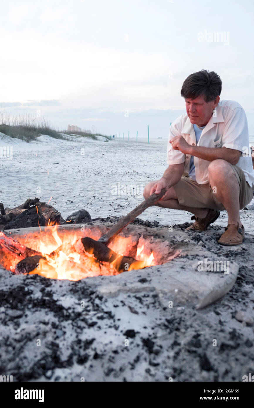 Usa Floride New Smyrna Beach Feu De Camp Sur La Plage Mr Photo Stock Alamy