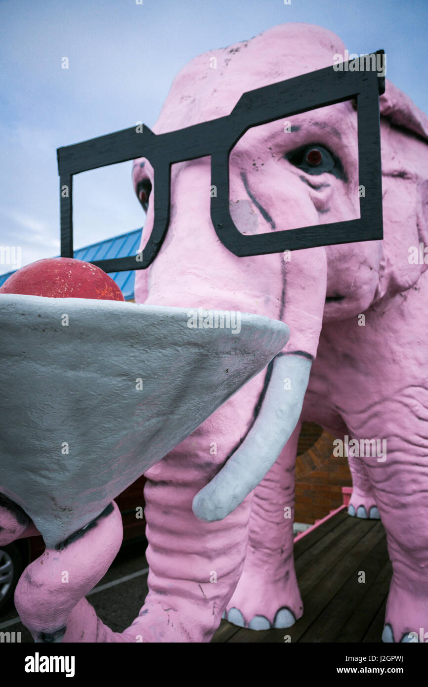 Sculpture d'un éléphant rose, Springfield, Illinois, USA. La route 66 Banque D'Images