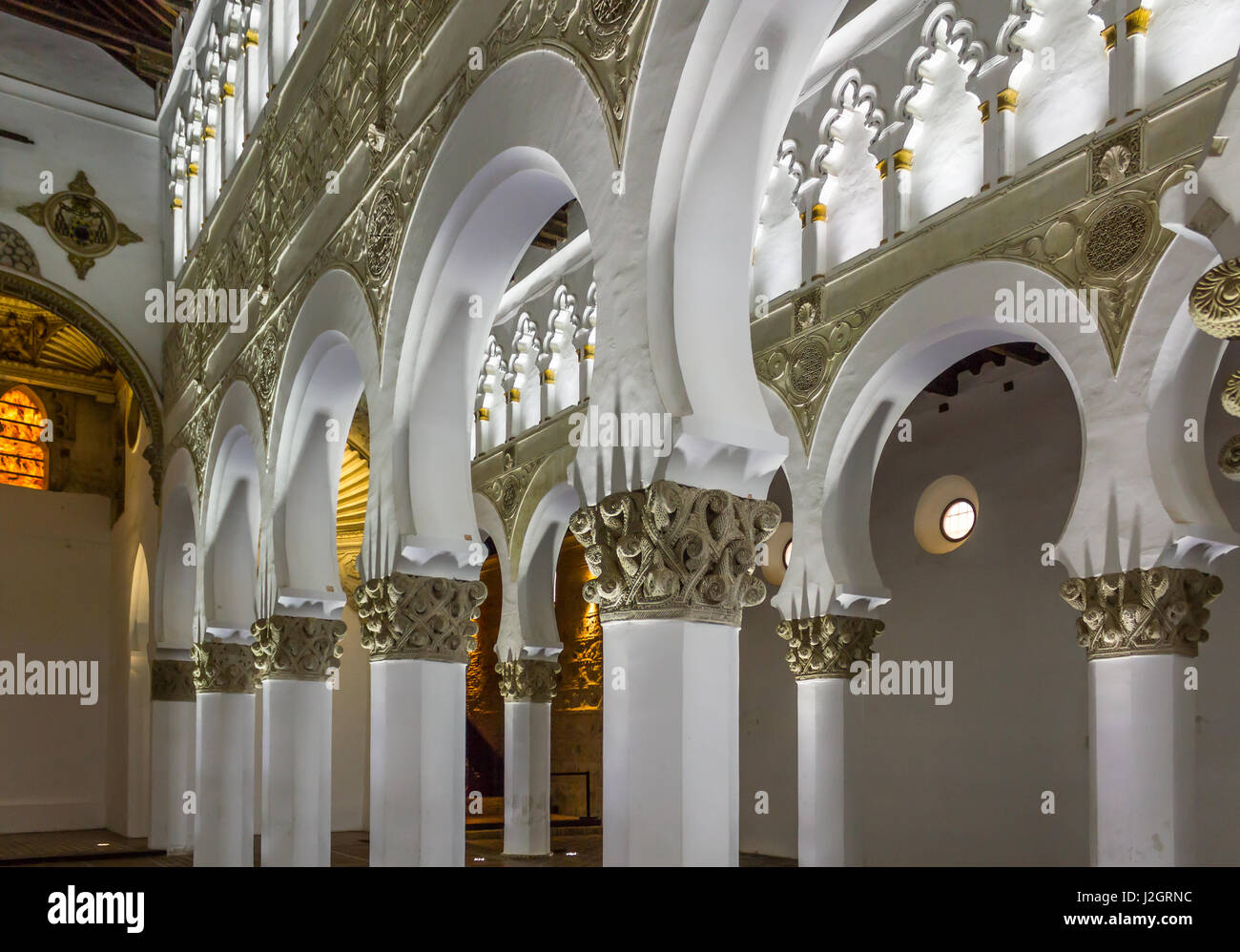 L'intérieur de Santa Maria la Blanca Synagogue à Tolède, en Espagne. Banque D'Images