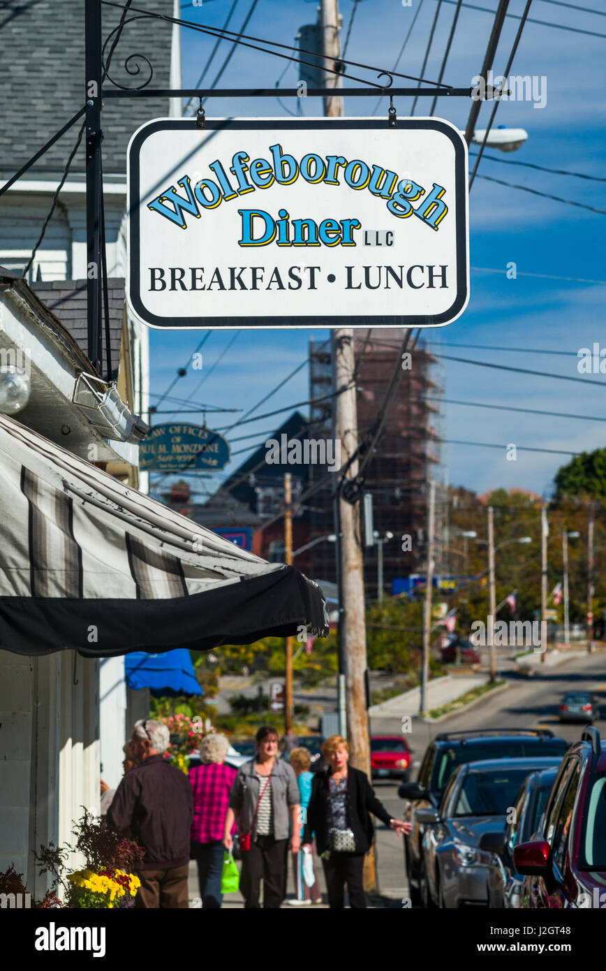 USA, New Hampshire, le lac Winnipesaukee, Suceava, le trafic de la rue Banque D'Images