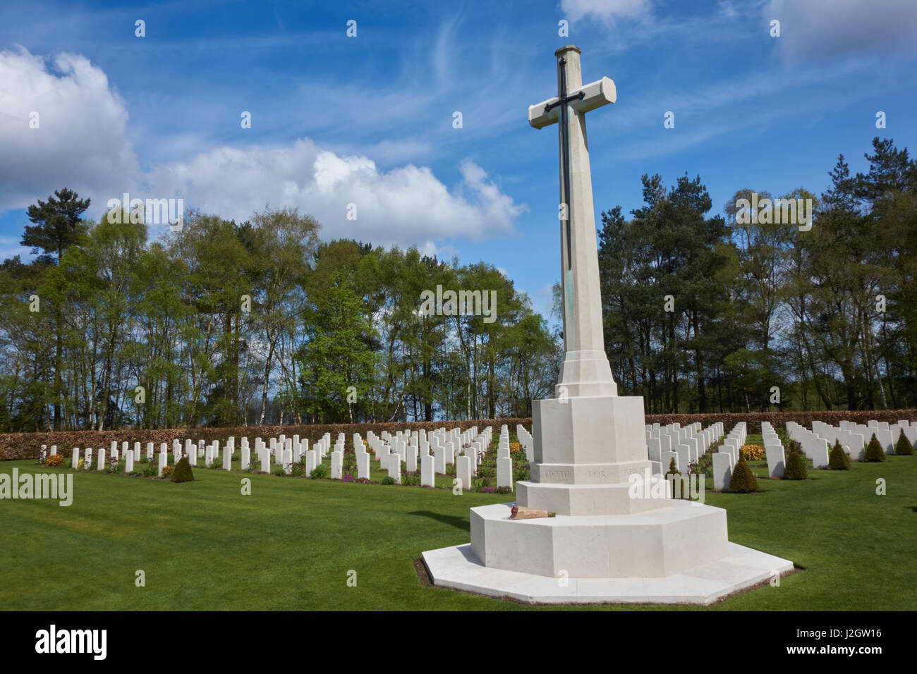 Les pierres tombales dans le cimetière de guerre du Commonwealth Cannock Chase. Le Staffordshire. UK Banque D'Images