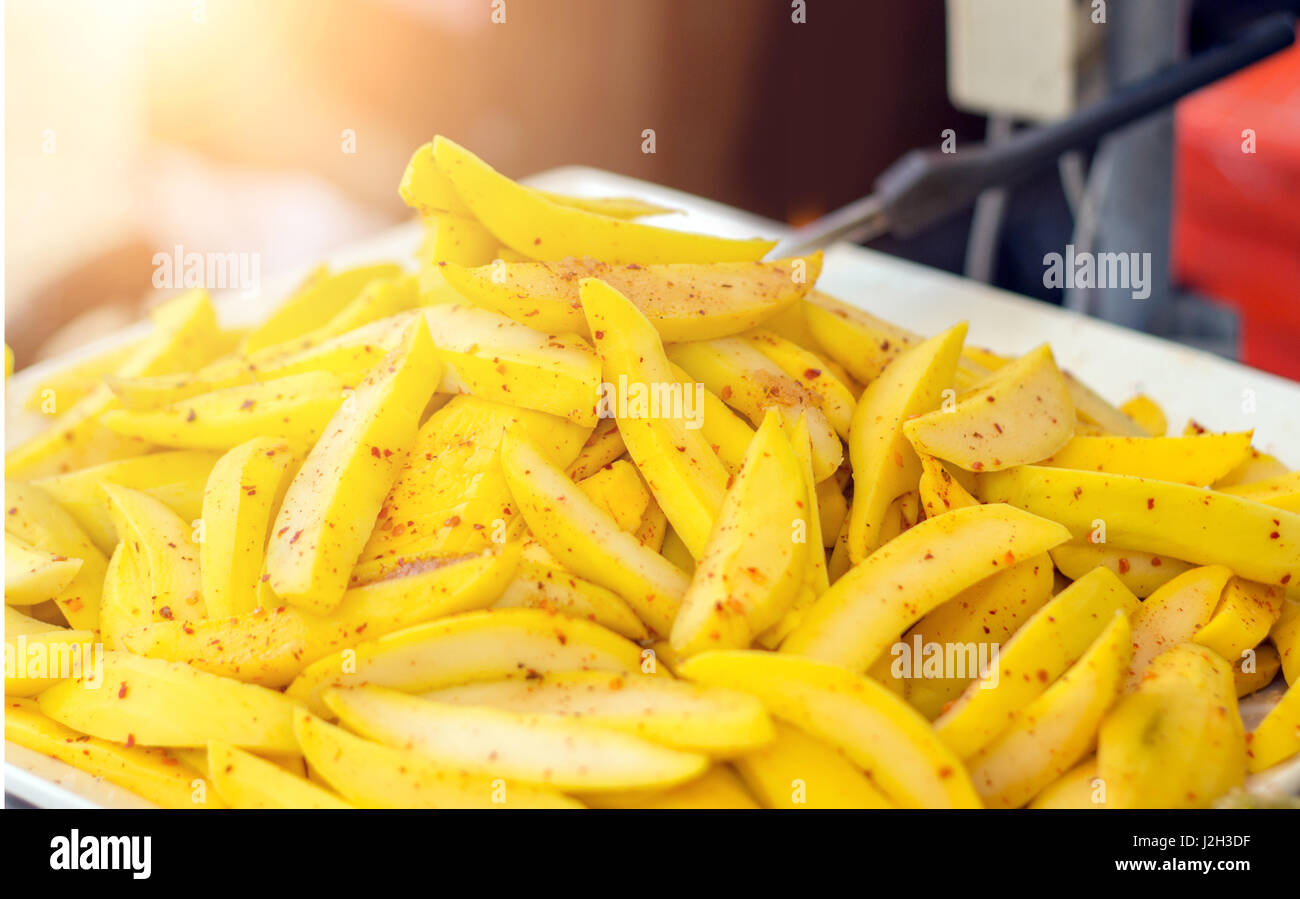 Close up préserver de mangue avec le sucre et en apitizer chily Thai style street food Banque D'Images