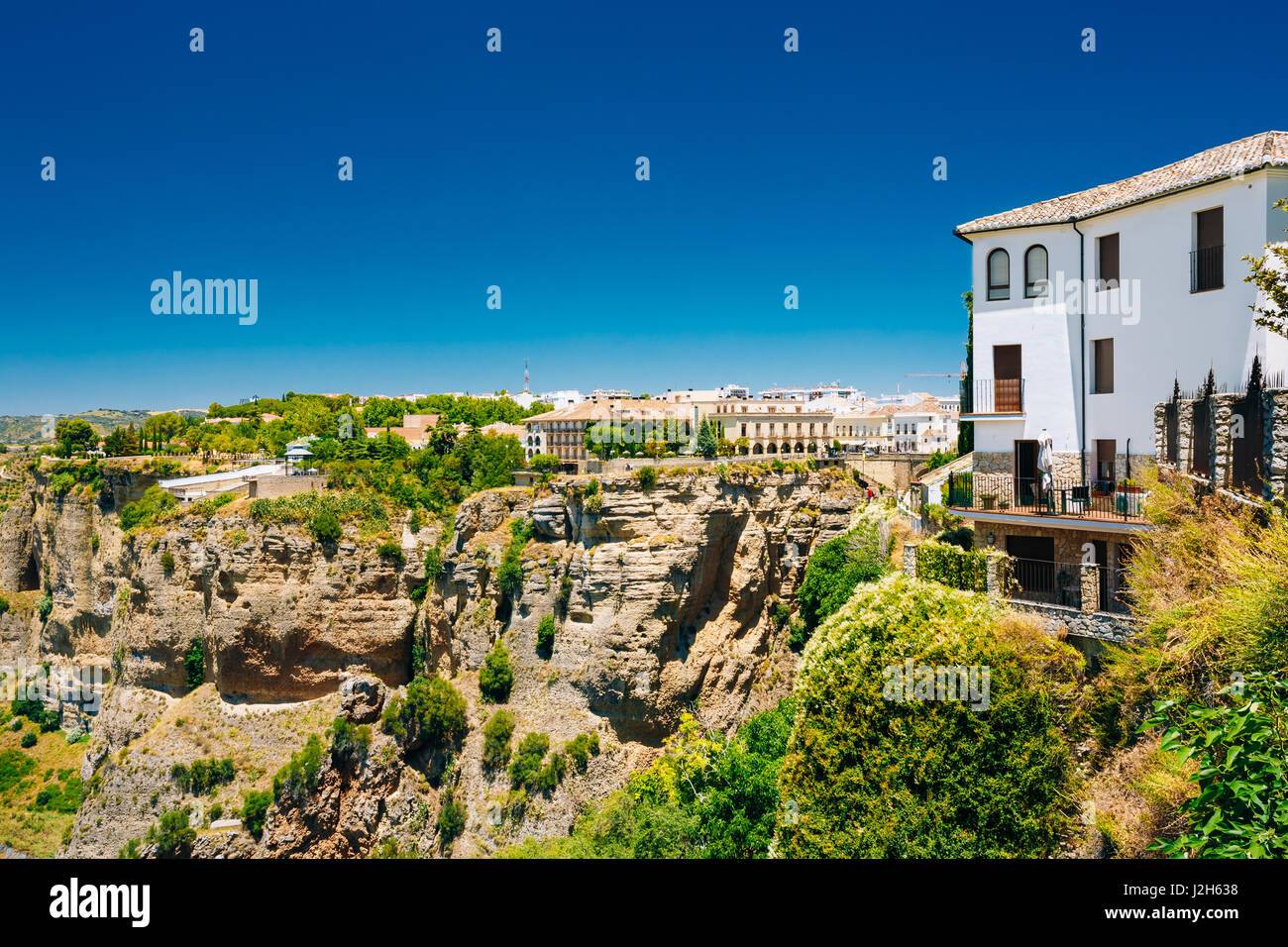 Le Tajo de Ronda est une gorge creusée par la rivière rio Guadalevin, sur lequel la ville de Ronda, Province de Malaga, Espagne Banque D'Images