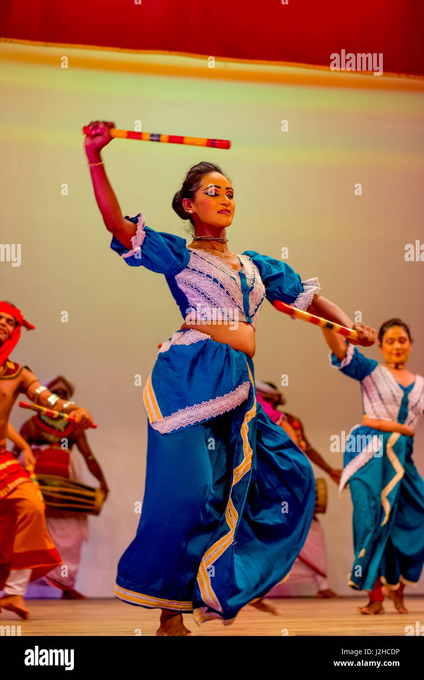 Spectacle de danse traditionnelle du Sri Lanka montrent Banque D'Images