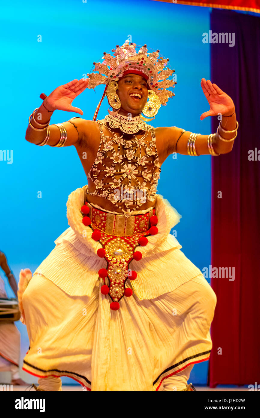 Spectacle de danse traditionnelle du Sri Lanka montrent Banque D'Images