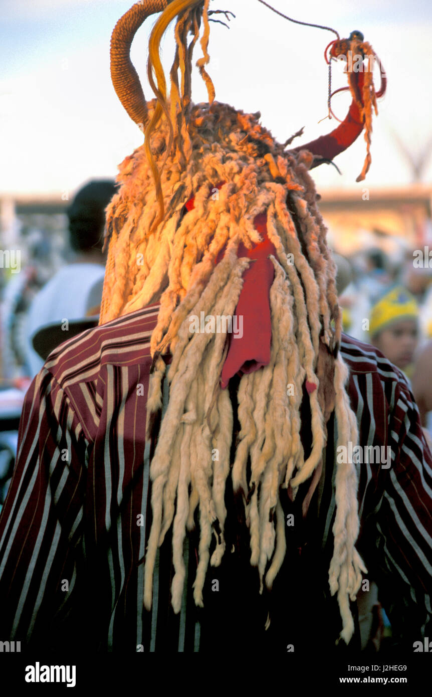 Blackfeet warrior society split horn coiffure faite avec la laine des moutons et chèvres de montagne Banque D'Images