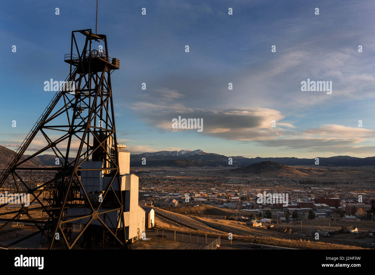 L'exploitation minière ancienne potence dans headframes Butte, Montana, USA Banque D'Images