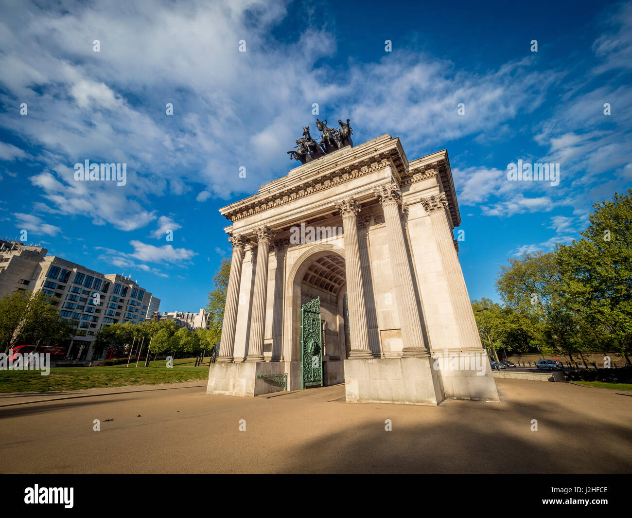 Wellington Arch (Decimus Burton), Hyde Park Corner, London, UK. Quadriga par Adrian Jones Banque D'Images