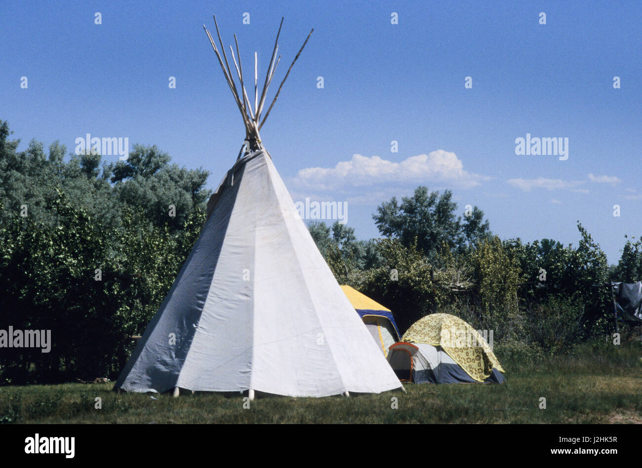 Avec Tipi tentes mis en place dans le camp sur la réserve indienne de Uintah et Ouray, Utah Banque D'Images