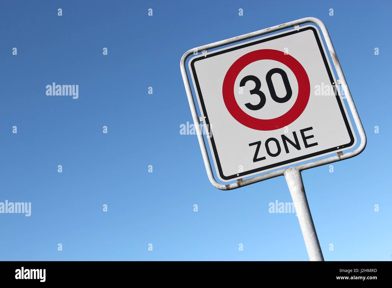 German road sign : début d'une zone 30 km/h Banque D'Images