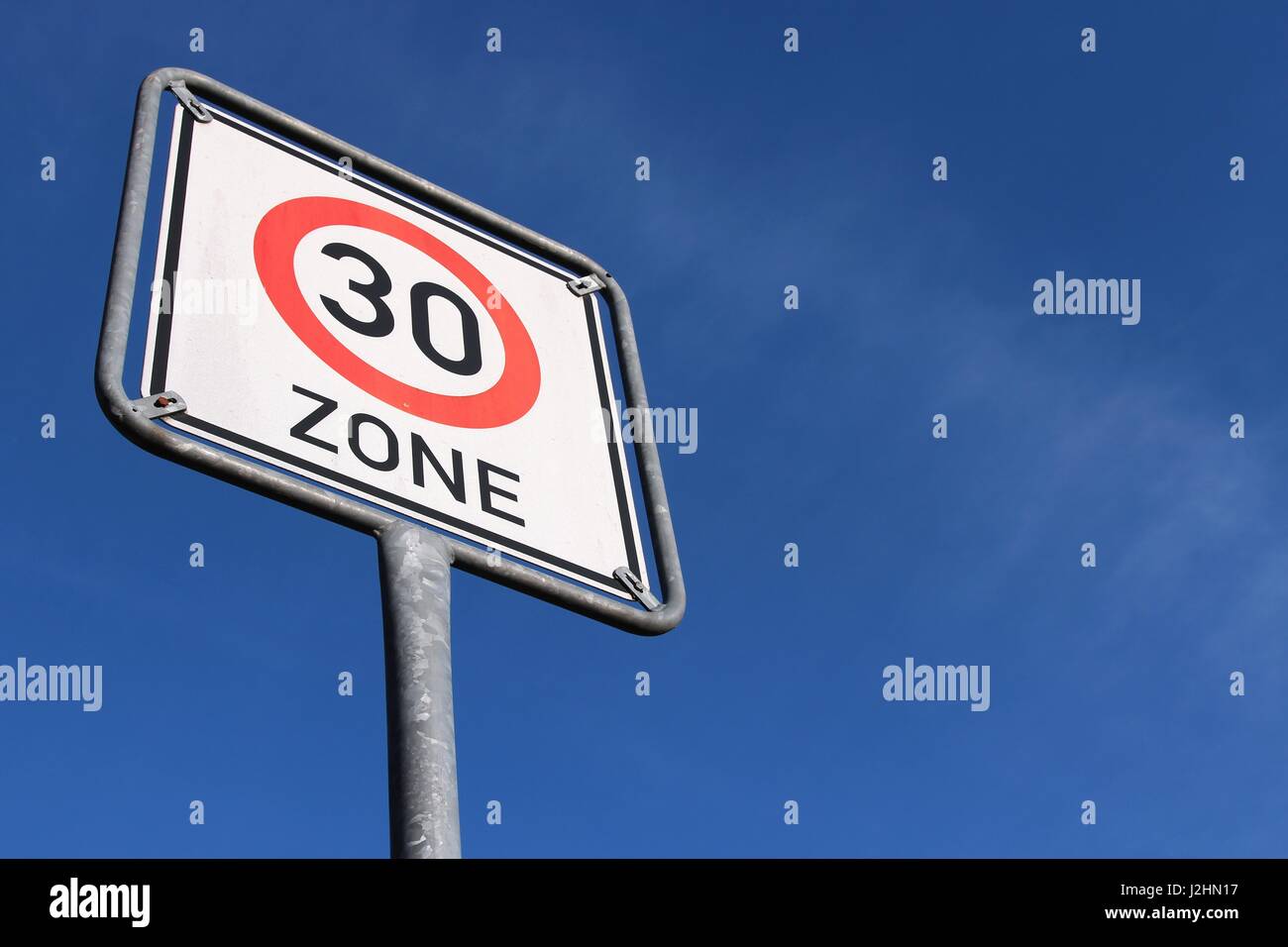 German road sign : début d'une zone 30 km/h Banque D'Images