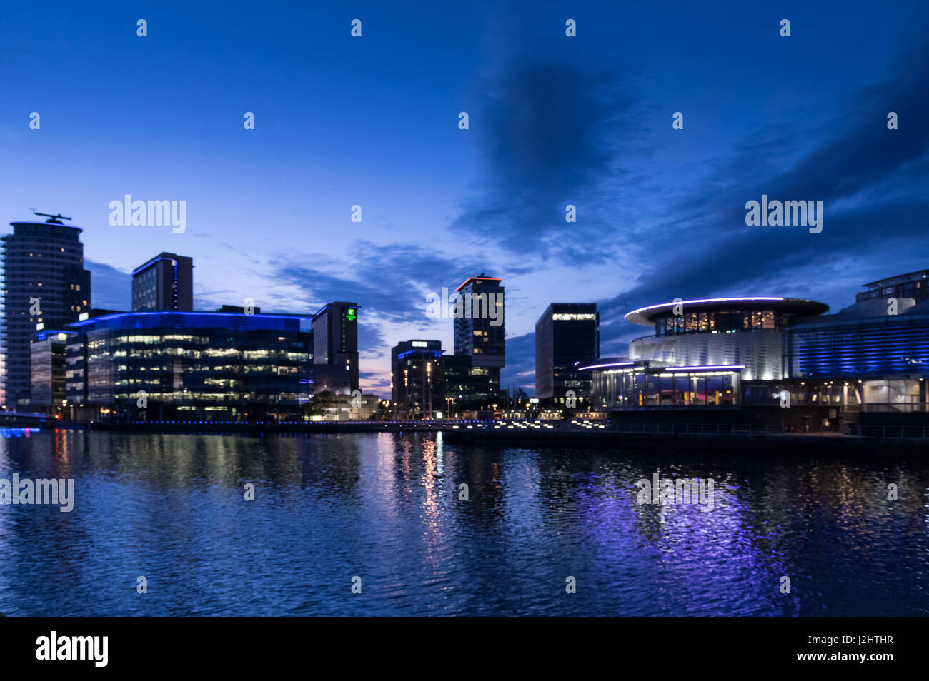 Juste après le coucher du soleil, heure bleue, Media City, Salford Qauys, BBC et Lowry Theatre Banque D'Images