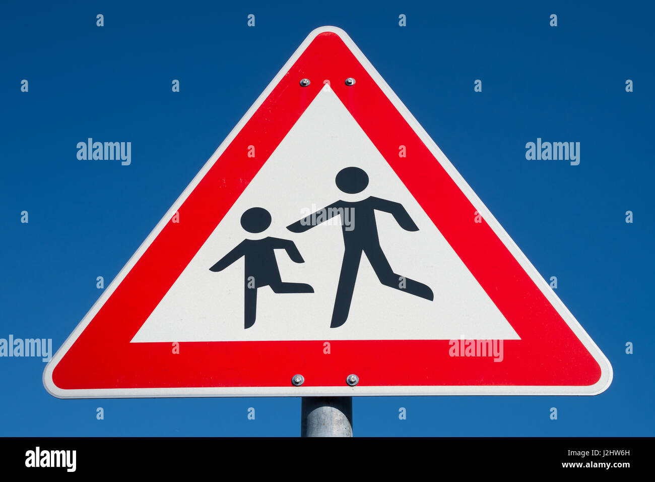 German road sign : enfants traversant Banque D'Images