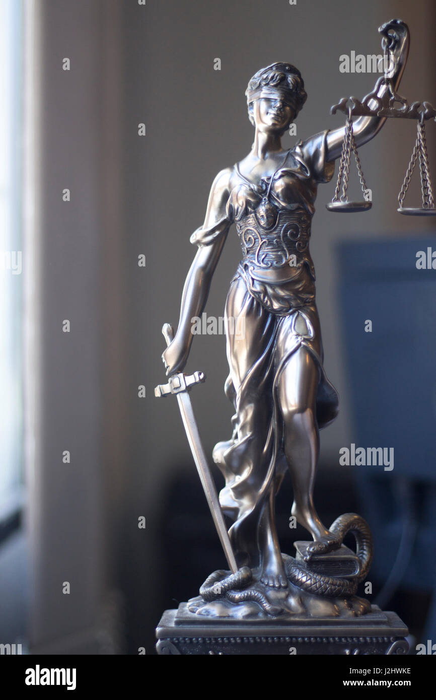 Law Offices d'avocats statue juridique aveugle grecque déesse Thémis statuette en métal couleur