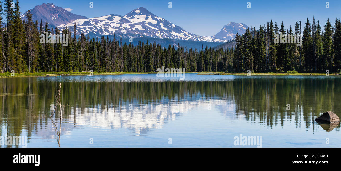 Panorama du lac Scott et les Sœurs Montagnes, Cascades de l'Est de l'Oregon (tailles grand format disponible) Banque D'Images