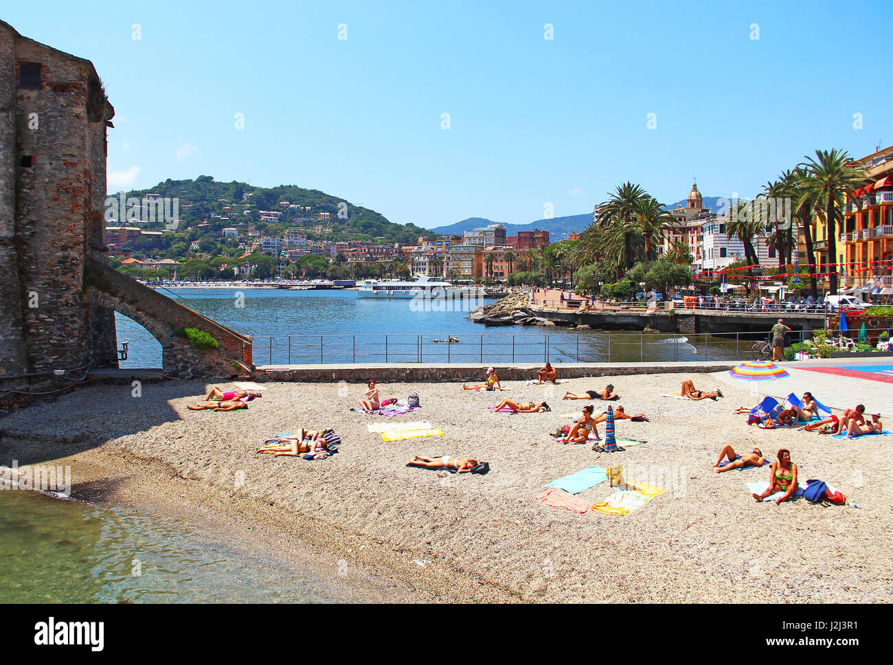 RAPALLO, ITALIE - 28 juin 2016 : Beach Resort à Gênes Rapallo de province sur la côte de la mer Ligurienne Banque D'Images