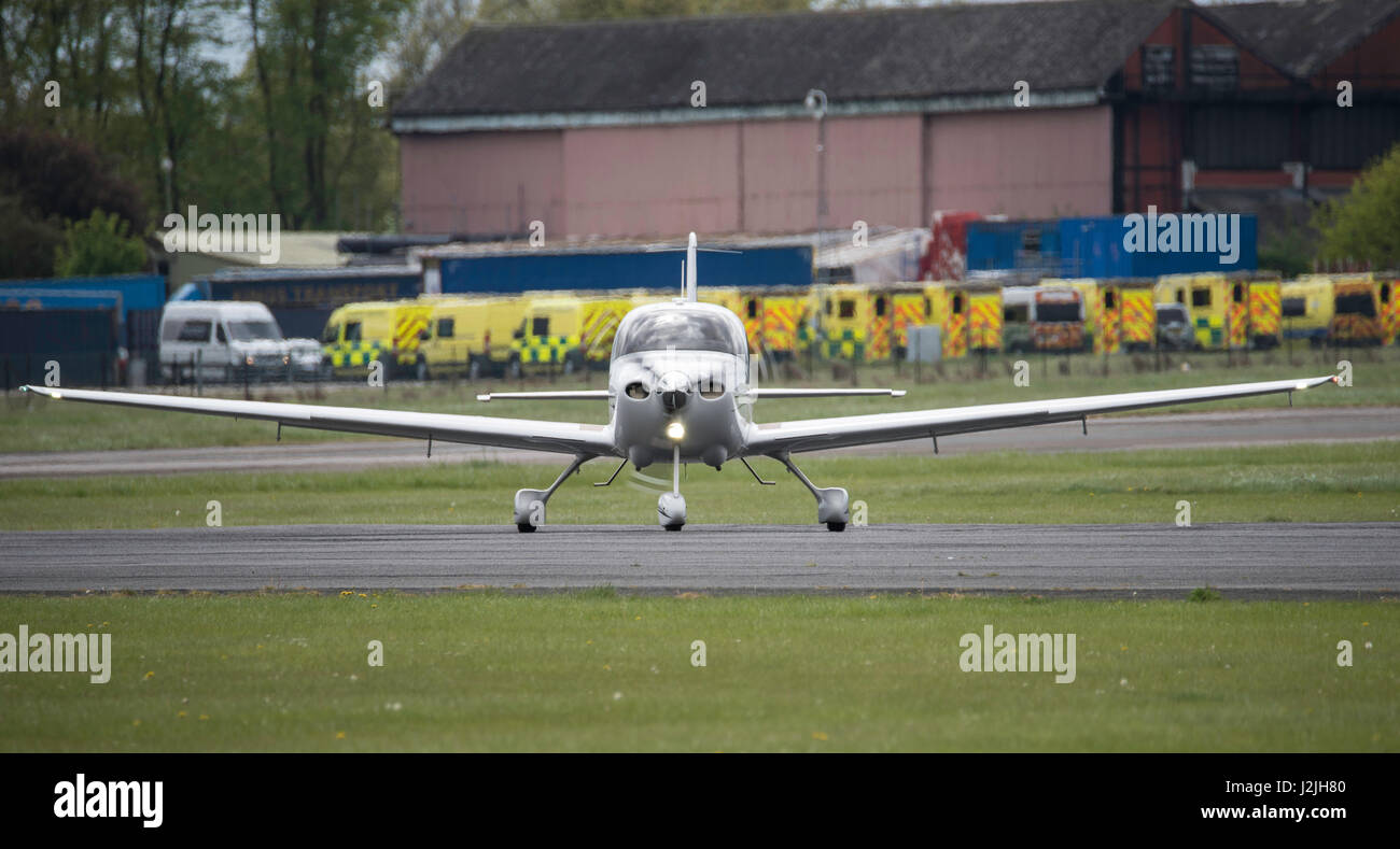 Cirrus SR20 GTS G3 avion décolle, North Weald Airfield Banque D'Images