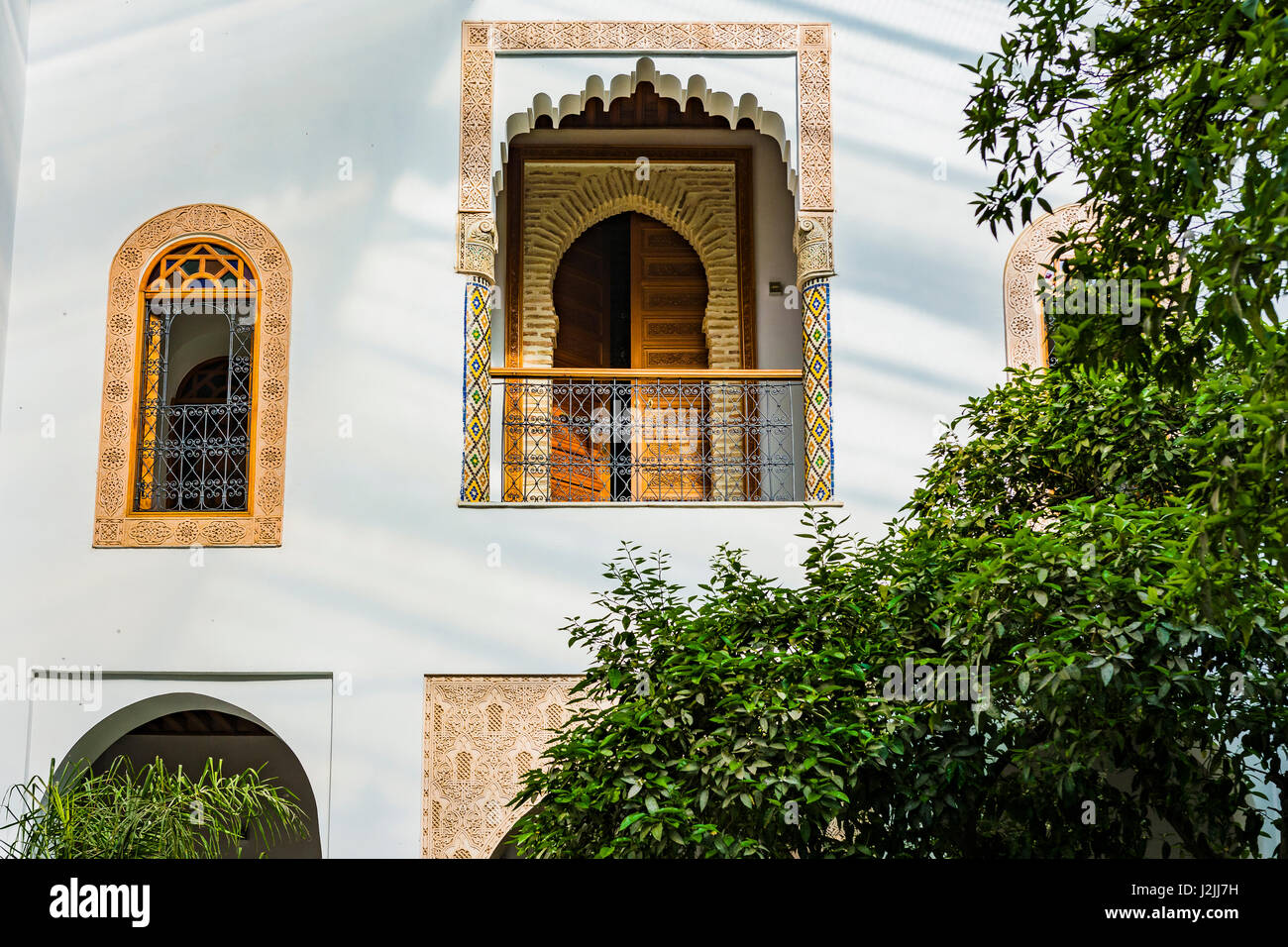 Détail. Le Riad est une maison marocaine traditionnelle ou palace avec un jardin intérieur ou la cour. L'architecture intérieure de l'islam. Meknès, Maroc, Nord Afric Banque D'Images