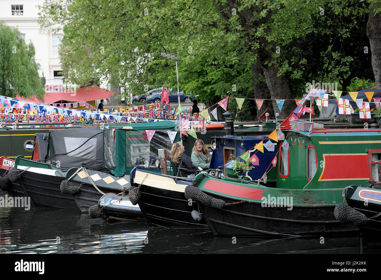 Londres, Royaume-Uni. Apr 29, 2017. IWA Canalway Cavalcade est Londres, le plus grand festival des voies navigables les plus brillants et les meilleurs. Cette voie navigable unique voile rassemblement est organisé par les bénévoles de l'IWA, et a eu lieu à la petite Venise depuis 1983. Tenue au cours de la Banque mondiale mai week-end de vacances. 29 Avril 2017 Crédit : MARTIN DALTON/Alamy Live News Banque D'Images