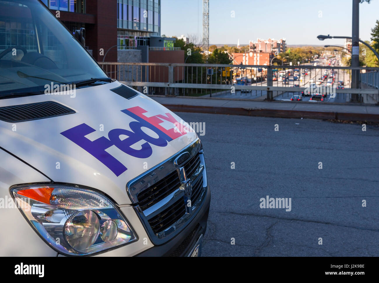 L'extrémité avant, y compris le logo d'un Federal Express van à Hull, Gatineau, Québec, Canada. Banque D'Images