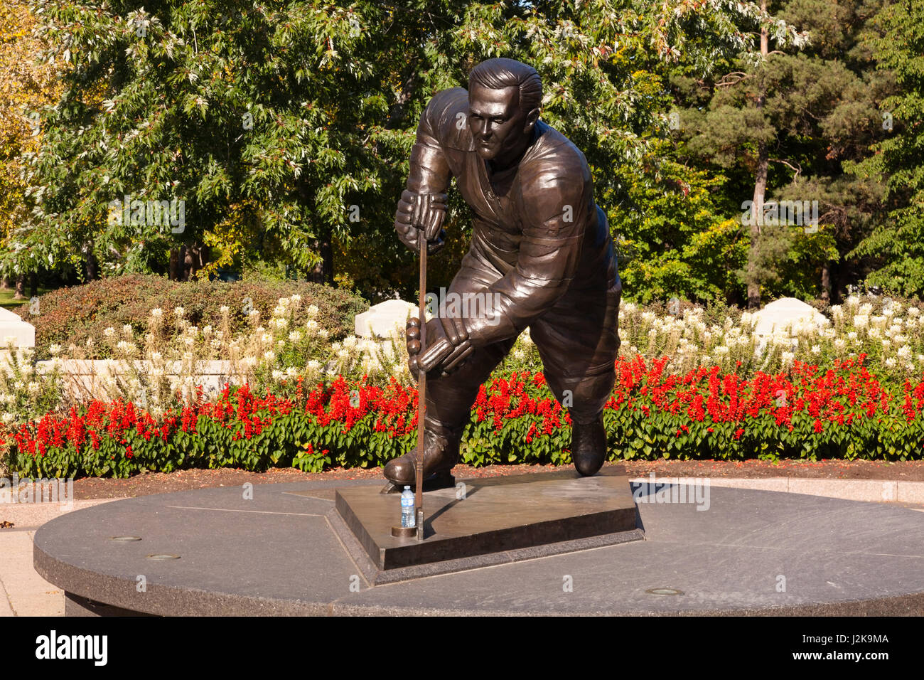 Une statue de Maurice Richard à l'entrée de parc Jacques Cartier à Hull, Gatineau, Québec, Canada. Banque D'Images