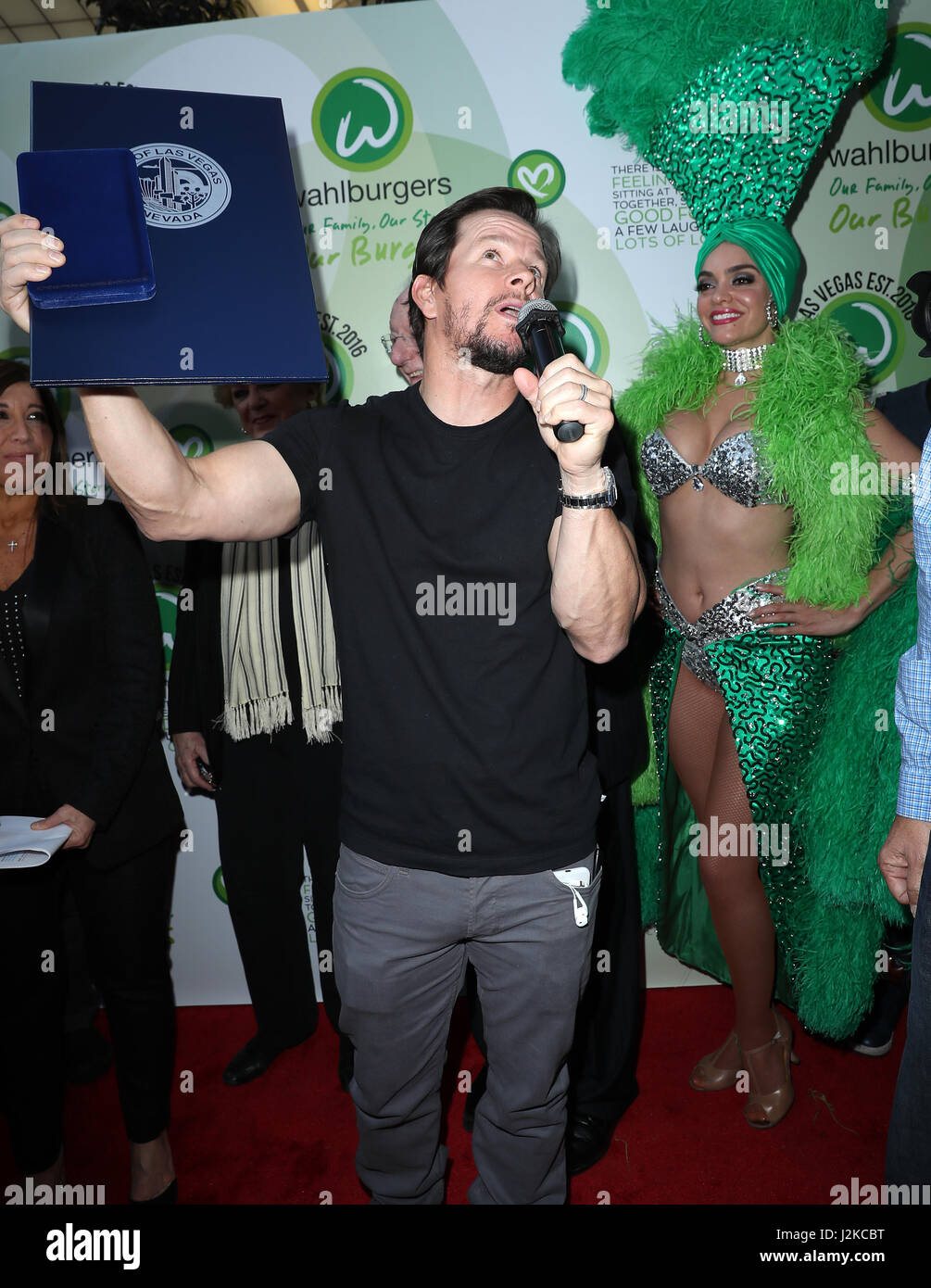 Grande ouverture de Wahlburgers au Grand Bazar des boutiques au Bally's Las Vegas En vedette : Mark Wahlberg Où : Las Vegas, Nevada, United States Quand : 28 Mars 2017 Banque D'Images