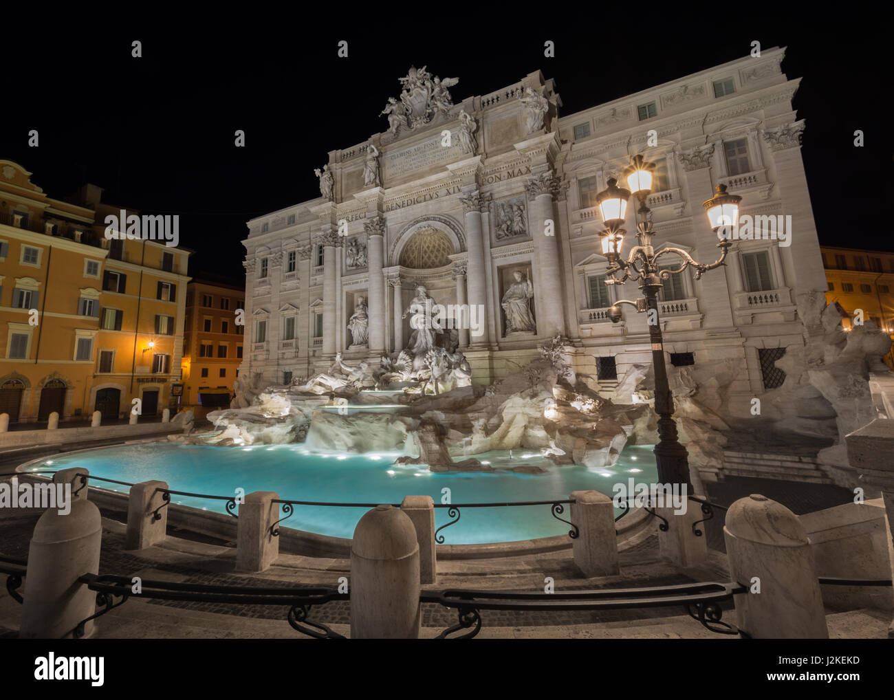 La fontaine de Trevi à Rome, Italie, prise juste avant l'aube Banque D'Images