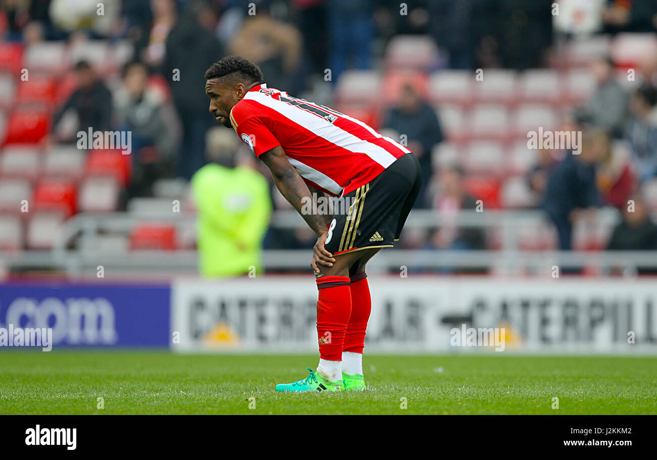 Jermain Defoe de Sunderland montre sa tristesse que son côté concéder au cours de la Premier League match au stade de la lumière, Sunderland. Banque D'Images