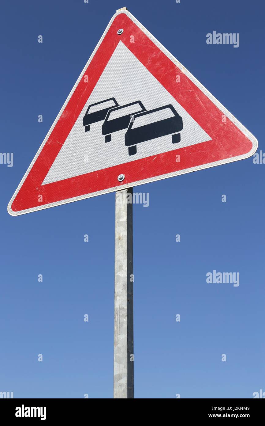 German road sign : files d'attente de trafic susceptibles Banque D'Images