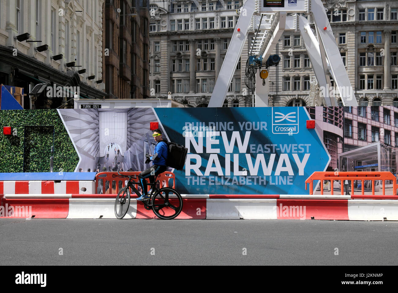 Vue de la thésaurisation de la construction traverse pour la nouvelle ligne Elizabeth près de la gare de Liverpool Street dans la ville de London UK KATHY DEWITT Banque D'Images