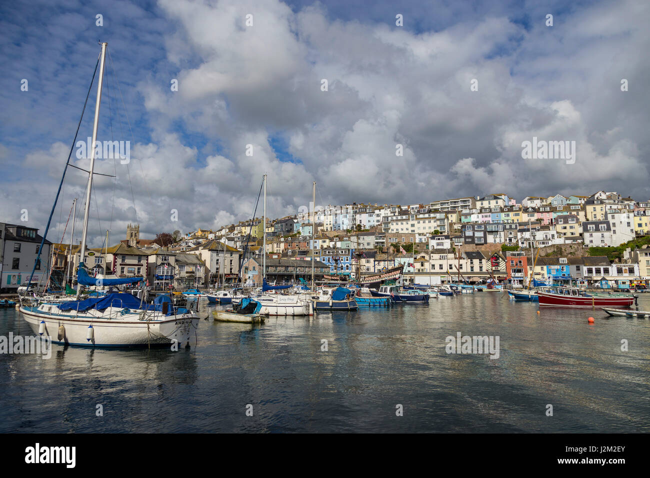 Vue sur le port de Brixham et Marina, dans le sud du Devon, UK Banque D'Images Vue sur le port de Brixham et Marina, dans le sud du Devon, UK Banque D'Images
