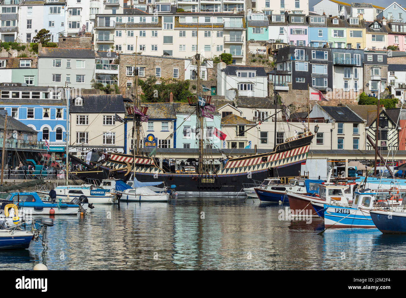 Le Golden Hind amarré au port de Brixham, South Devon, Royaume-Uni. Banque D'Images Le Golden Hind amarré au port de Brixham, South Devon, Royaume-Uni. Banque D'Images