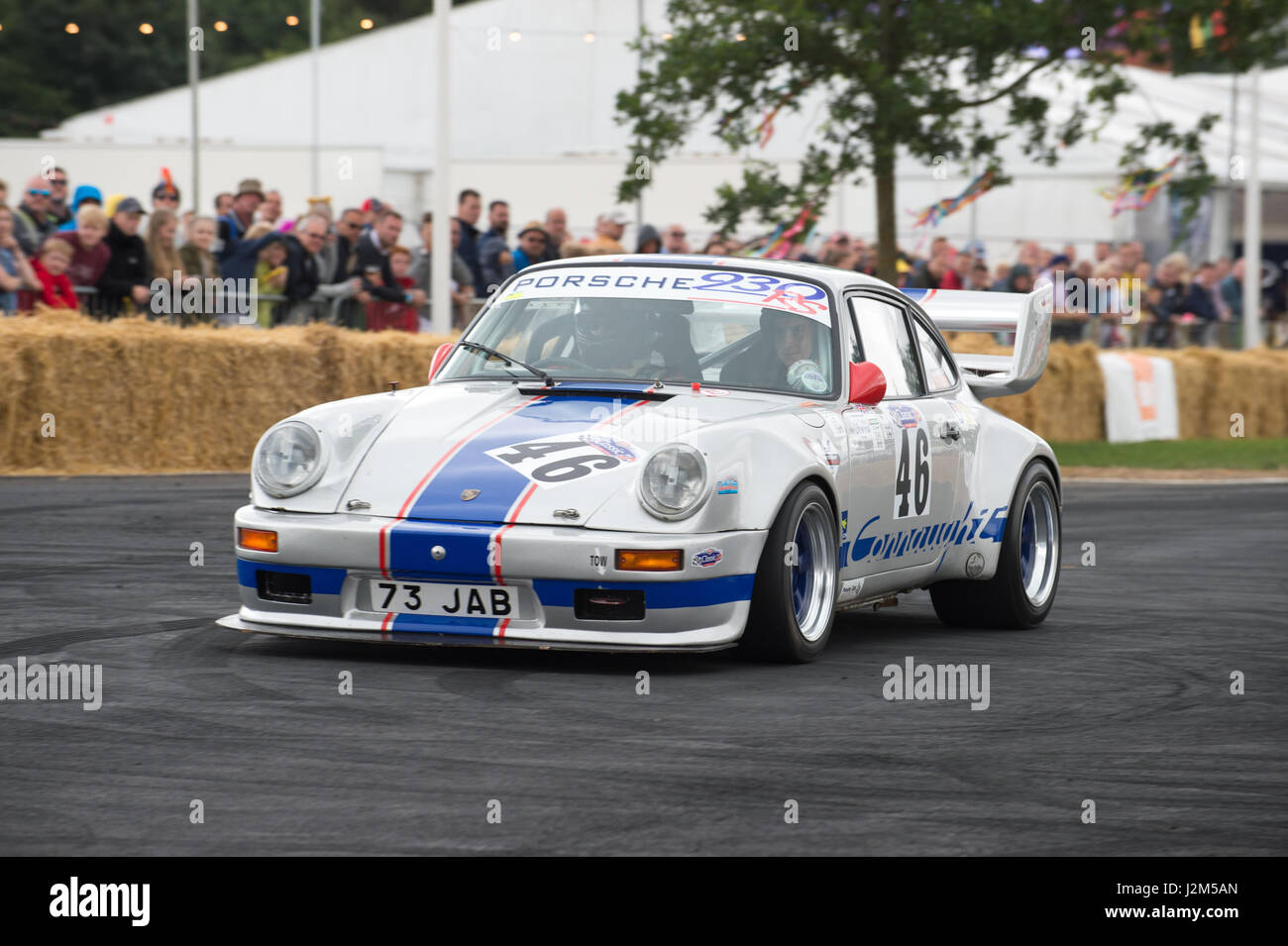 Laverstoke Park Farm, Overton, Basingstoke, Hampshire, Royaume-Uni. 28 août 2016. 1972 Porsche 911 montée sur la colline de voie de Radio 2 breakfast show DJ, Chris Evans Location Fest 2016 - Location du Sud, de l'alimentation, de la famille et de la musique pour enfants de la BBC dans le besoin. © Vous Bailey / Alamy Banque D'Images