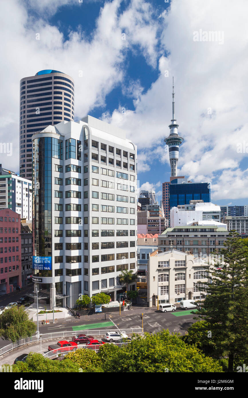 Nouvelle Zélande, île du nord, Auckland, Sky Tower et toits de la CDB Banque D'Images Nouvelle Zélande, île du nord, Auckland, Sky Tower et toits de la CDB Banque D'Images