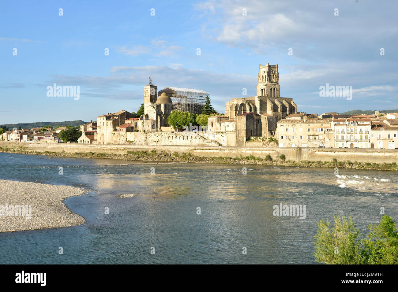 La France, Gard, Pont Saint Esprit, Le Prieuré St Pierre (St Pierre) prieuré et Église St Saturnin Banque D'Images