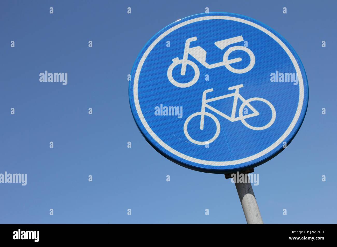 Panneau routier néerlandais : Route de cycle et des cyclomoteurs à pédale Banque D'Images