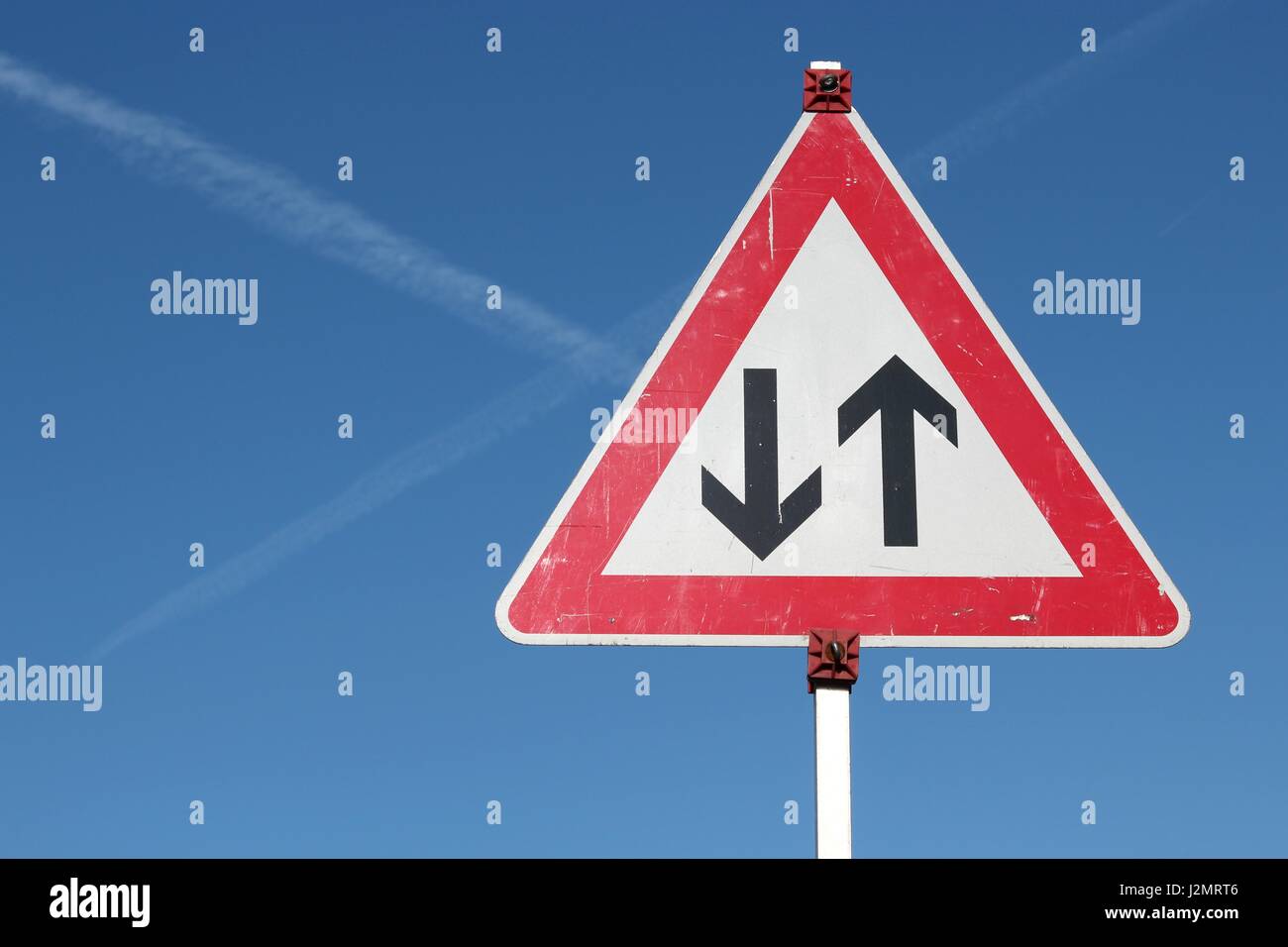 German road sign : deux sens de l'avant Banque D'Images