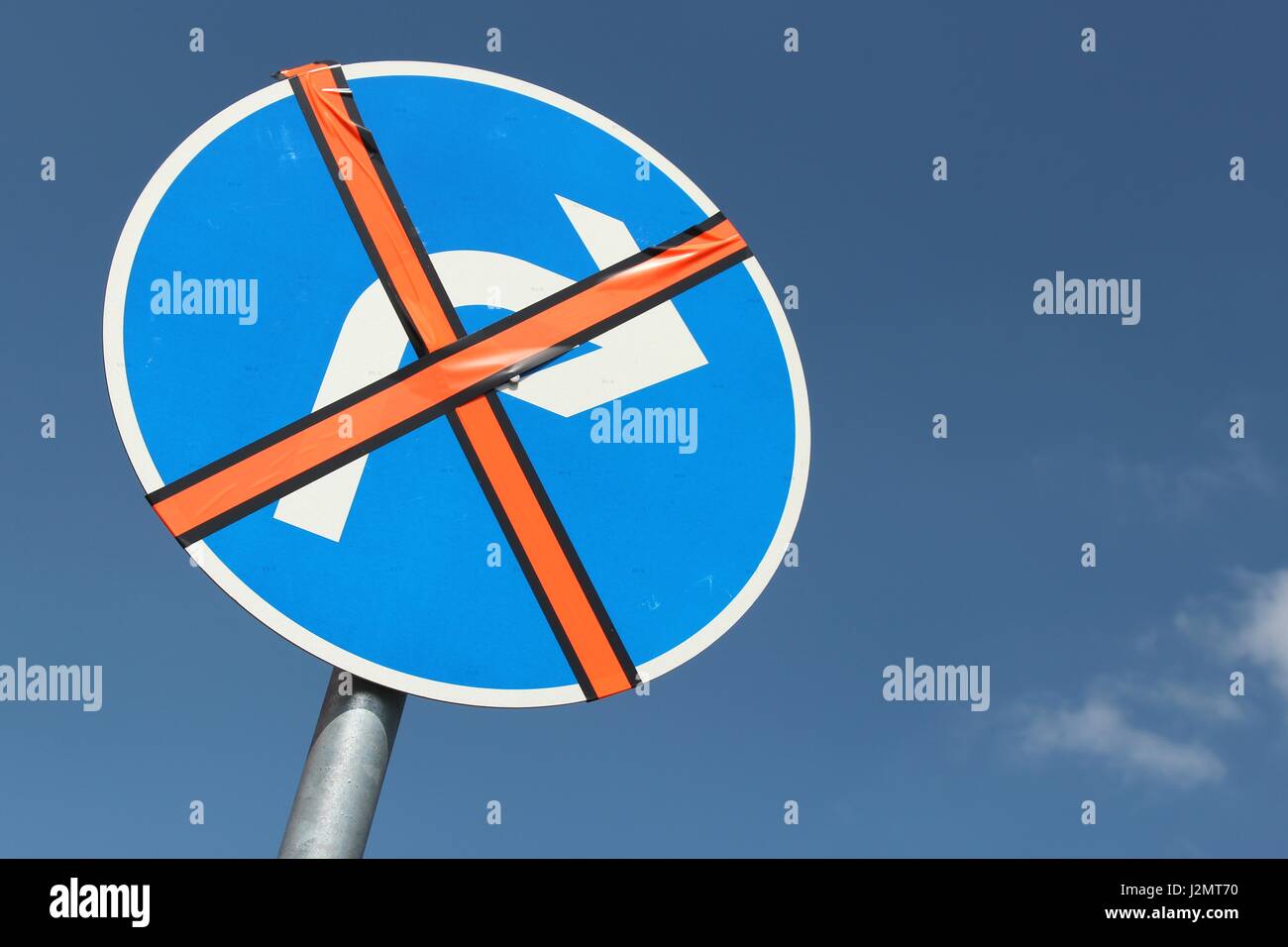 German road sign : tournez à droite Banque D'Images