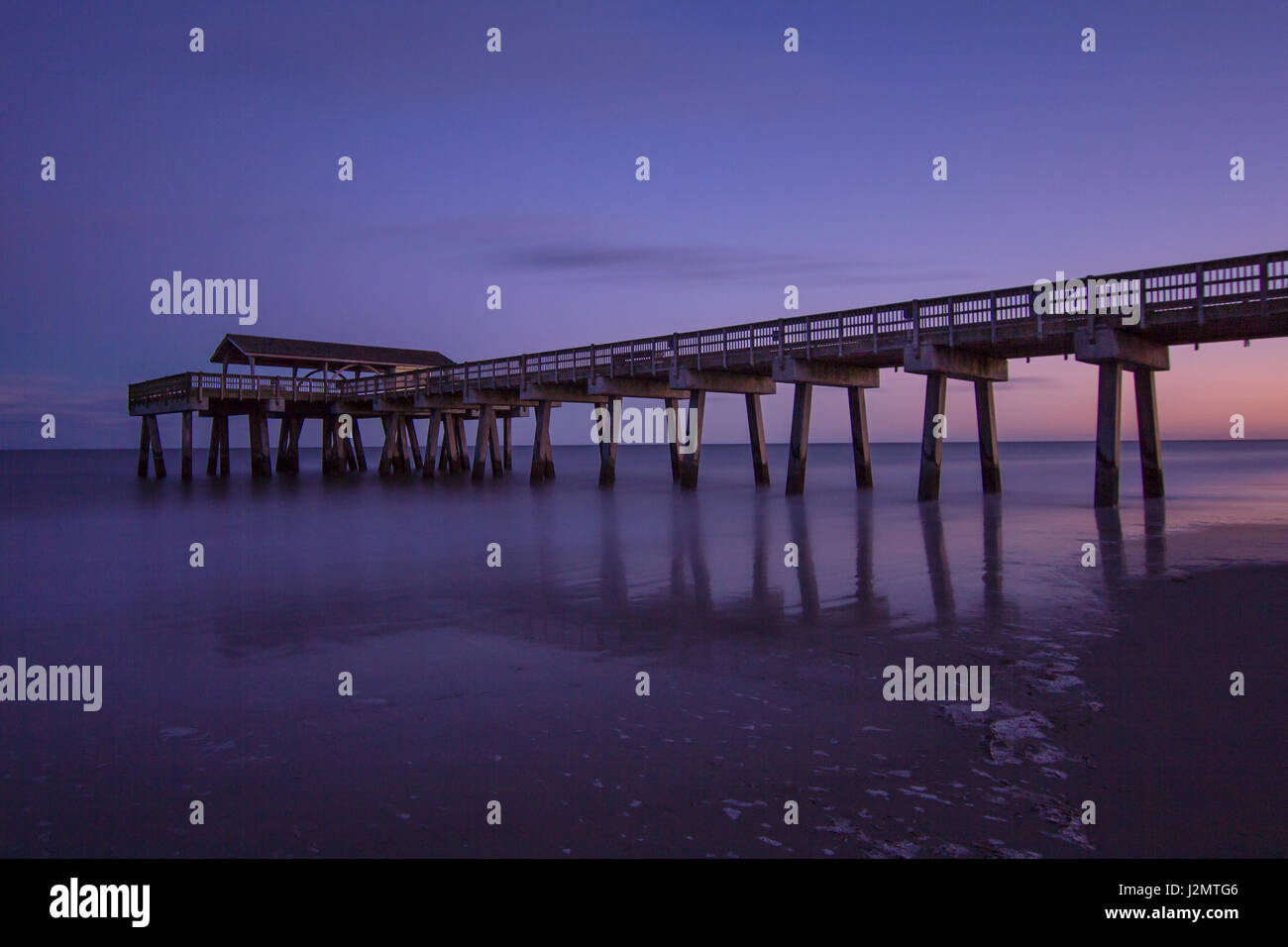 Jetée de Tybee Island au coucher du soleil en Géorgie Banque D'Images