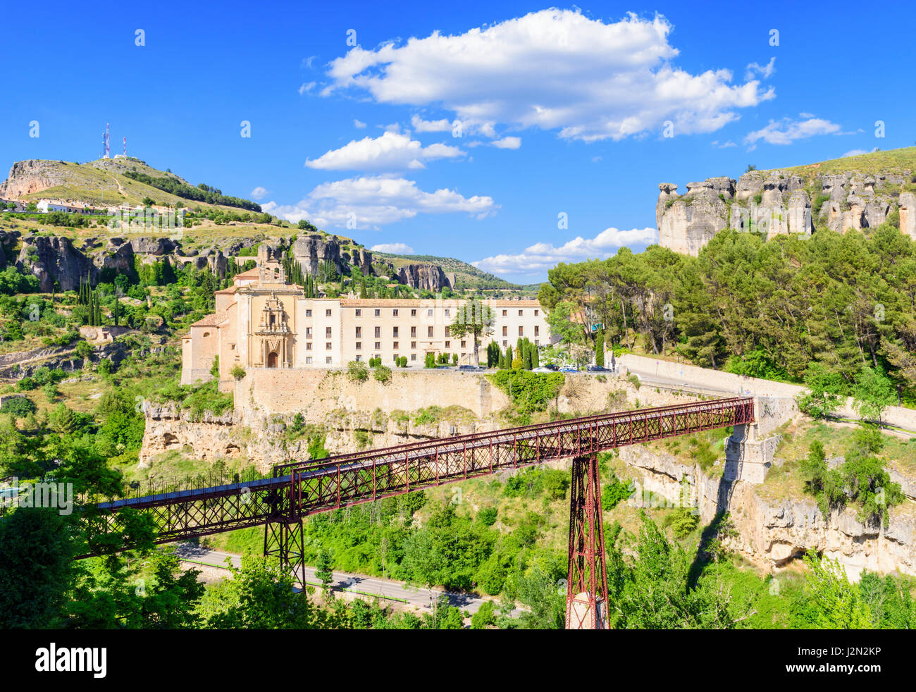 Le Convento de San Pablo maintenant le Parador de Cuenca et le San Pablo pont sur les gorges du Huécar, Cuenca, Castilla La Mancha, Espagne Banque D'Images