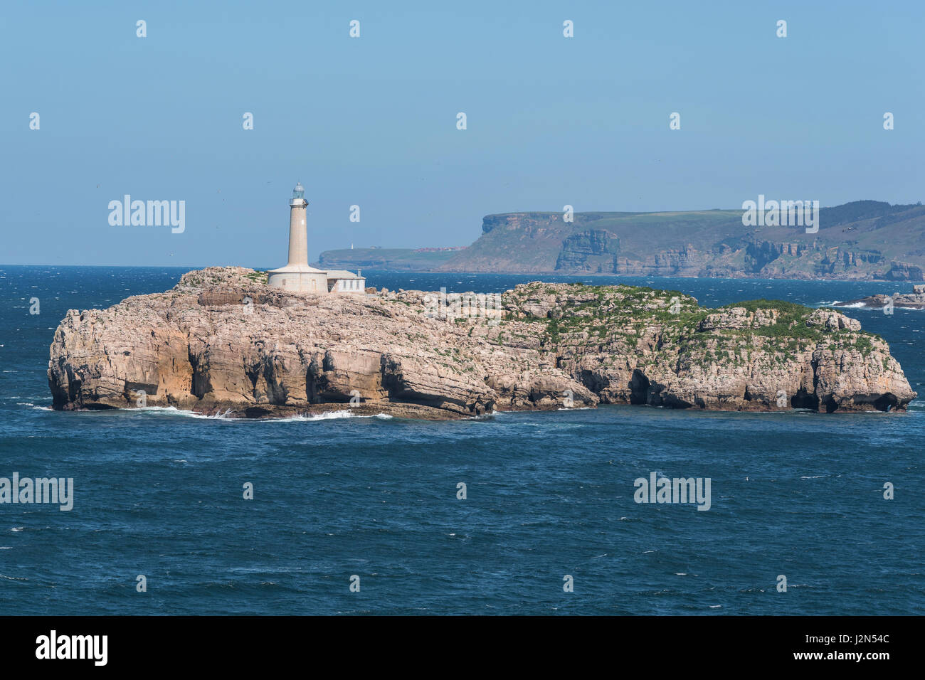 Mouro island lighthouse à Santander, Espagne. Banque D'Images