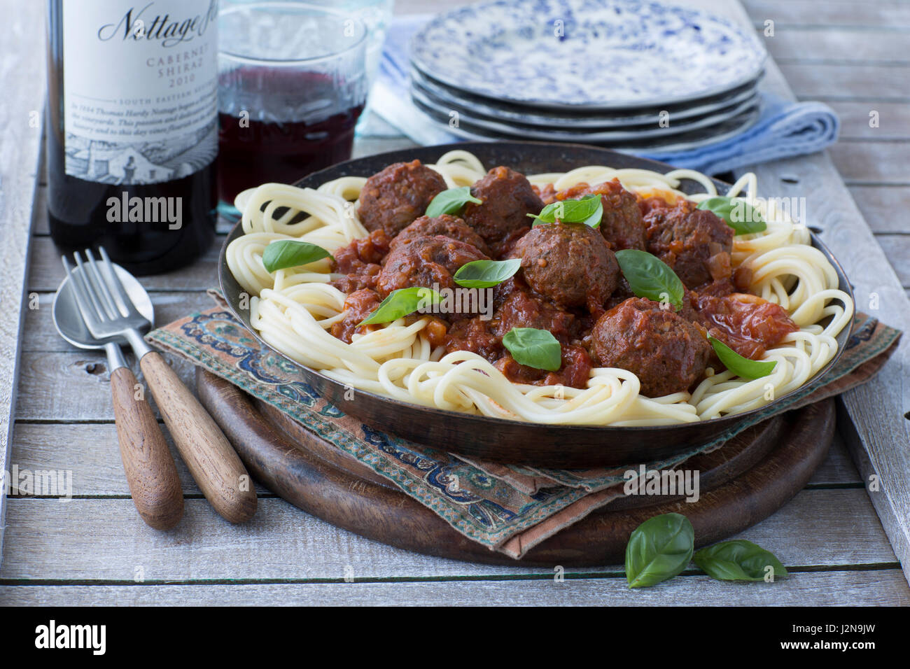 Vin rouge spaghetti et boulettes de viande Banque D'Images