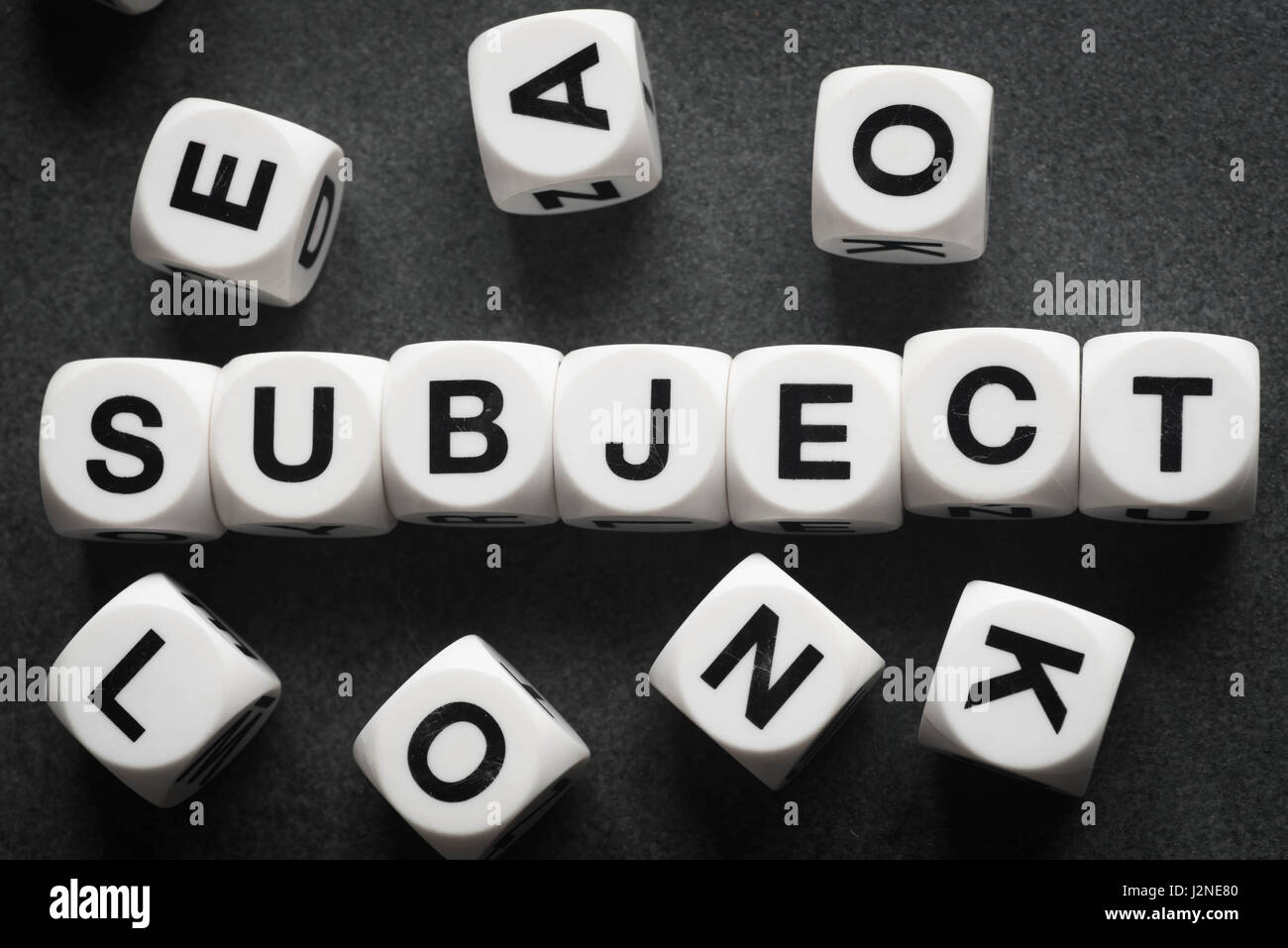 Mot sujet sur white cubes jouet Banque D'Images