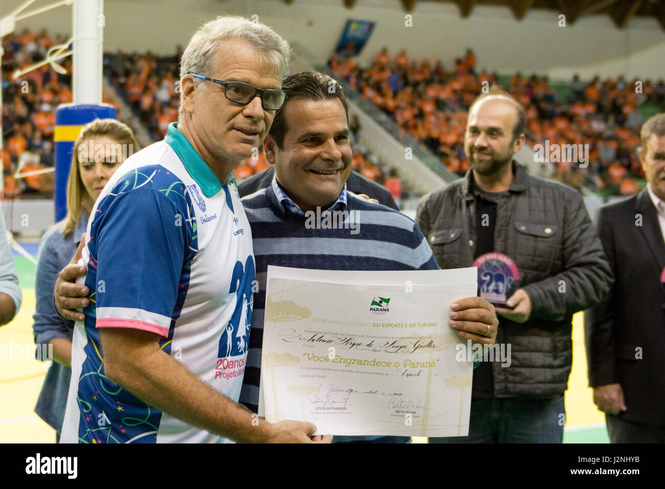 Curitiba, Brésil. Apr 29, 2017. Rezende technique et le président de Copel Antonio Sergio Guetter de réouverture de Tarumã tenue au gymnase Sports Gym Teacher Almir Nelson de Almeida à Curitiba, PR. Credit : Reinaldo Reginato/FotoArena/Alamy Live News Banque D'Images