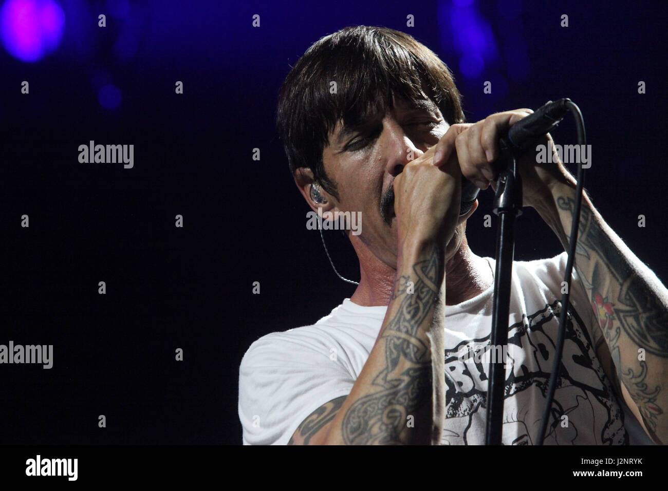 Miami, FL, USA. Apr 29, 2017. Floride, États-Unis - États-Unis - Red Hot Chili Peppers réalisé leurs chansons rock funk pendant un spectacle à l'AmericanAirlines Arena de Miami le 29 avril : Crédit Sun-Sentinel/ZUMA/Alamy Fil Live News Banque D'Images