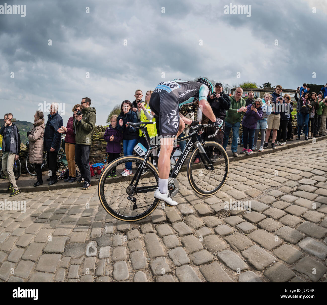 Shibden Wall, Halifax, Royaume-Uni. Apr 30, 2017. Tour de Yorkshire race cycle sur Halifax, Halifax, UK Wall Crédit : STEPHEN FLEMING/Alamy Live News Banque D'Images Shibden Wall, Halifax, Royaume-Uni. Apr 30, 2017. Tour de Yorkshire race cycle sur Halifax, Halifax, UK Wall Crédit : STEPHEN FLEMING/Alamy Live News Banque D'Images
