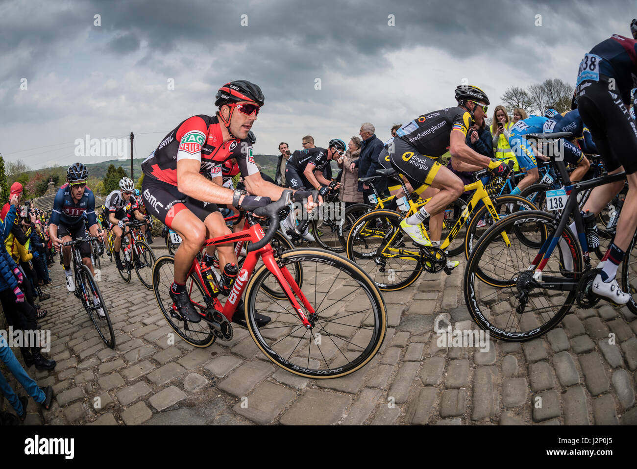 Shibden Wall, Halifax, Royaume-Uni. Apr 30, 2017. Tour de Yorkshire race cycle sur Halifax, Halifax, UK Wall Crédit : STEPHEN FLEMING/Alamy Live News Banque D'Images Shibden Wall, Halifax, Royaume-Uni. Apr 30, 2017. Tour de Yorkshire race cycle sur Halifax, Halifax, UK Wall Crédit : STEPHEN FLEMING/Alamy Live News Banque D'Images
