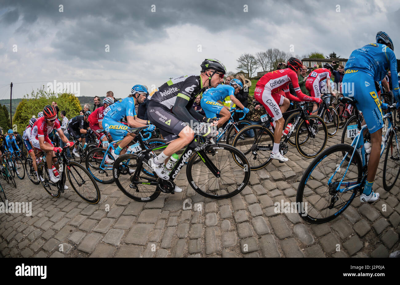 Shibden Wall, Halifax, Royaume-Uni. Apr 30, 2017. Tour de Yorkshire race cycle sur Halifax, Halifax, UK Wall Crédit : STEPHEN FLEMING/Alamy Live News Banque D'Images Shibden Wall, Halifax, Royaume-Uni. Apr 30, 2017. Tour de Yorkshire race cycle sur Halifax, Halifax, UK Wall Crédit : STEPHEN FLEMING/Alamy Live News Banque D'Images